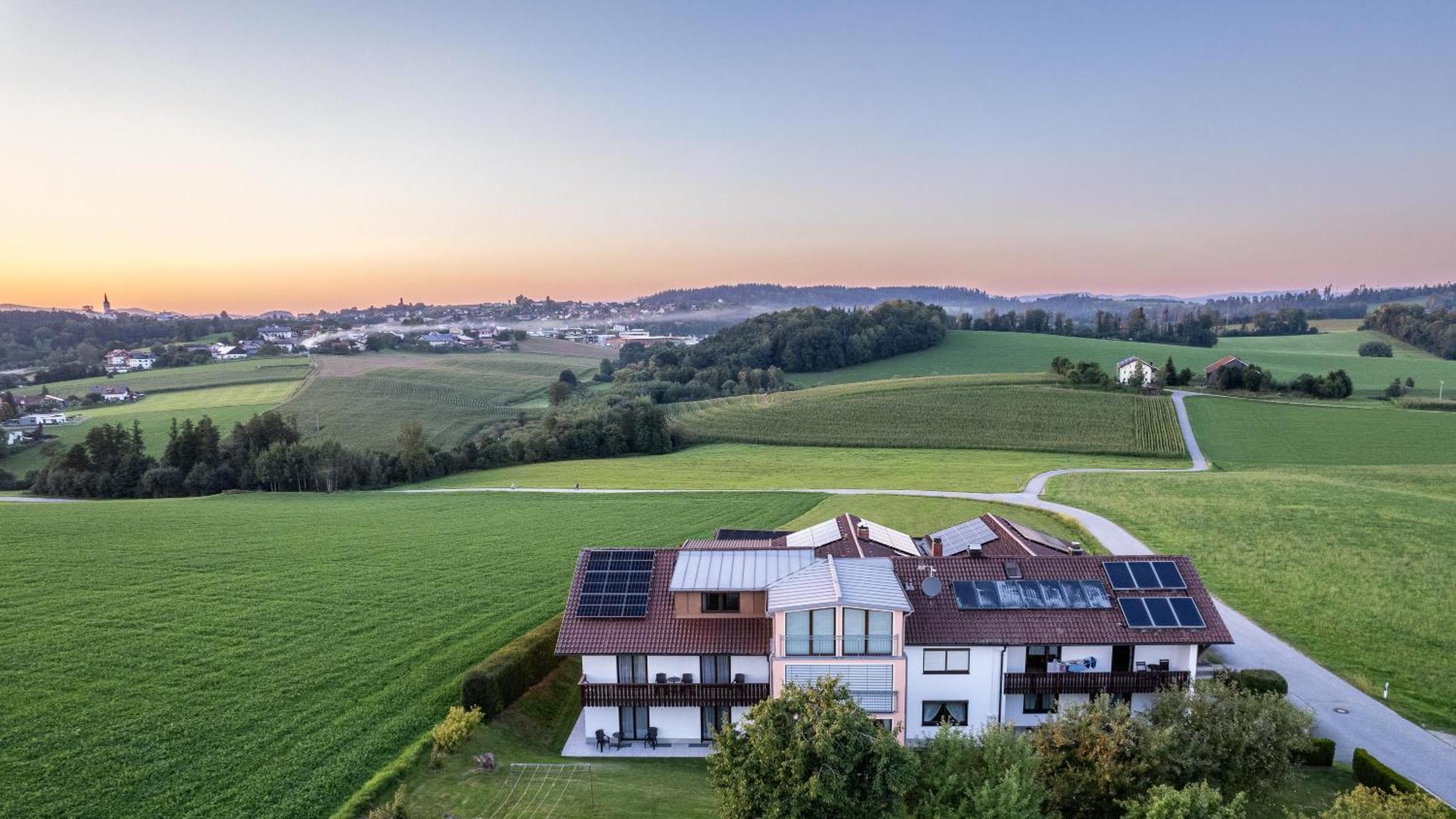 Pension Ambros Buchlberg Bagian luar foto