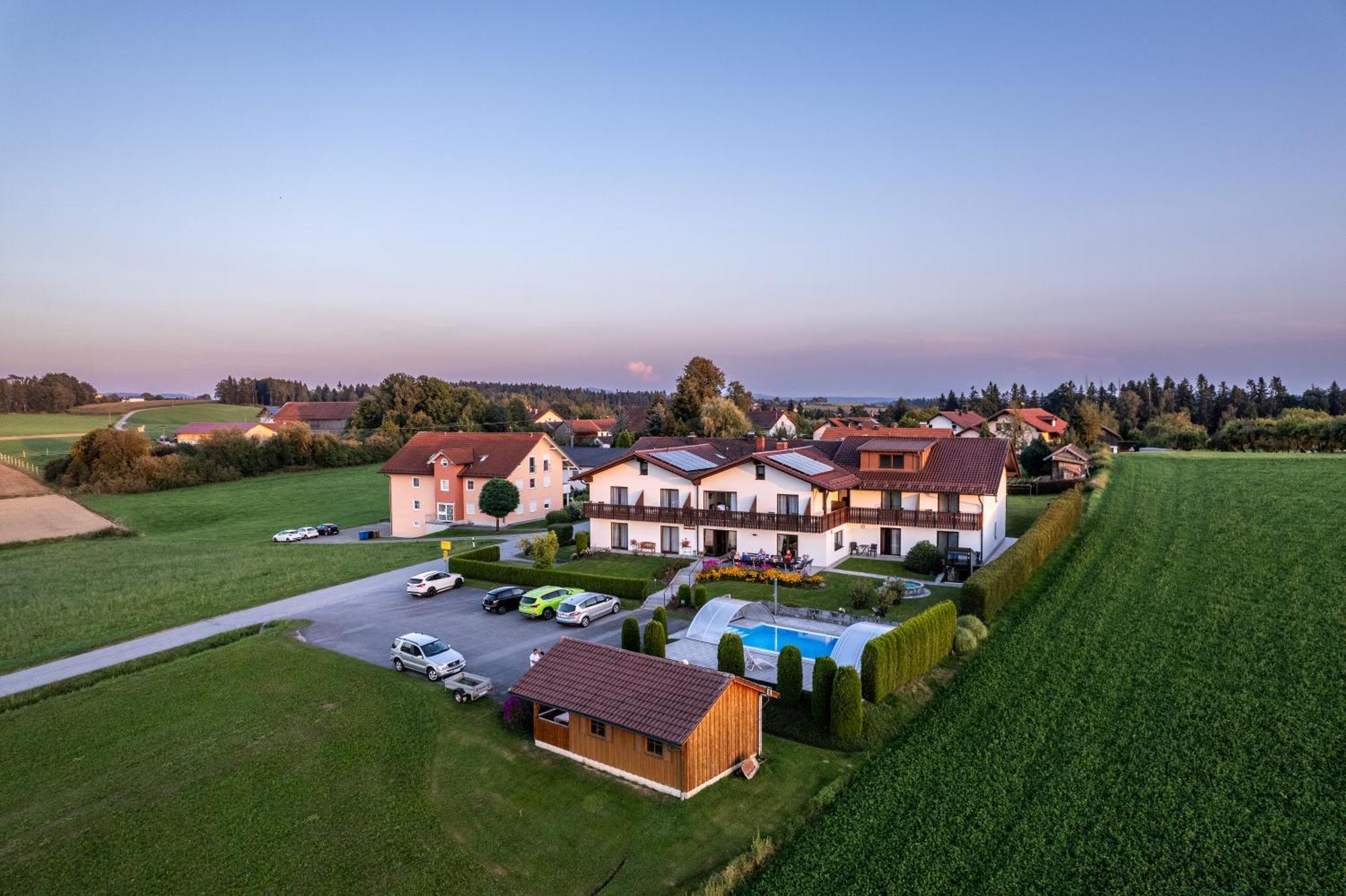 Pension Ambros Buchlberg Bagian luar foto